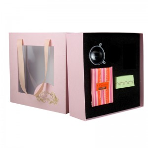 Elegance Tote Box zobrazuje kompletní sadu dárkových čajů s dárkovou krabicí